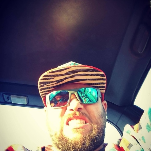 Meet your Posher, Chris - Picture 6 of 12